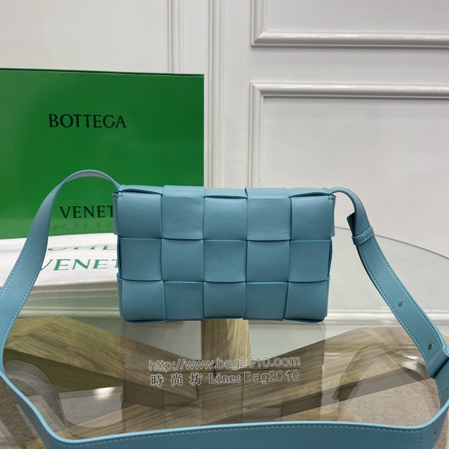 Bottega veneta高端女包 KF0017油畫藍 寶緹嘉羊皮編織女包 BV經典款Cassette新款放大編織斜挎包  gxz1214